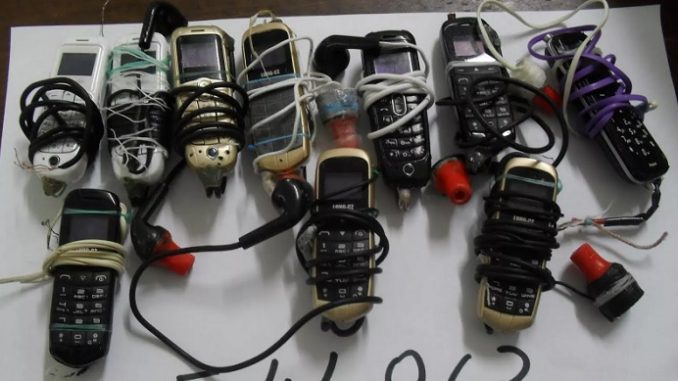 Estos teléfonos estaban en el cuerrpo de los intervenidos.