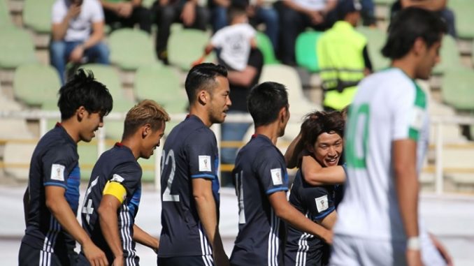 Los japoneses celebrando su único gol.