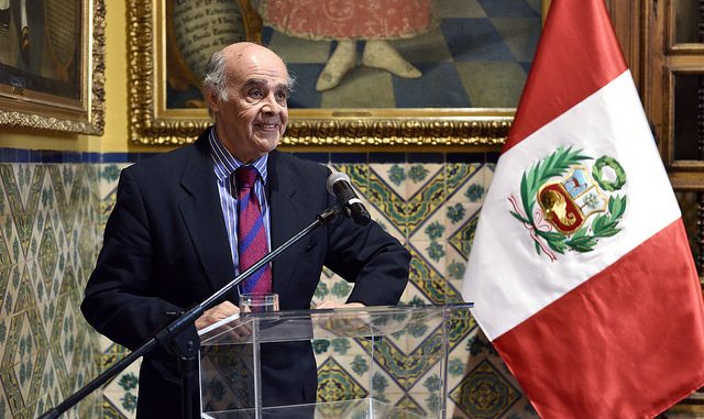 Canciller Ricardo Luna Mendoza da mensaje a los peruanos en el exterior
