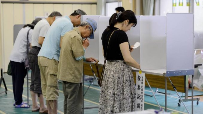 Votación en Tokio (Archivo)