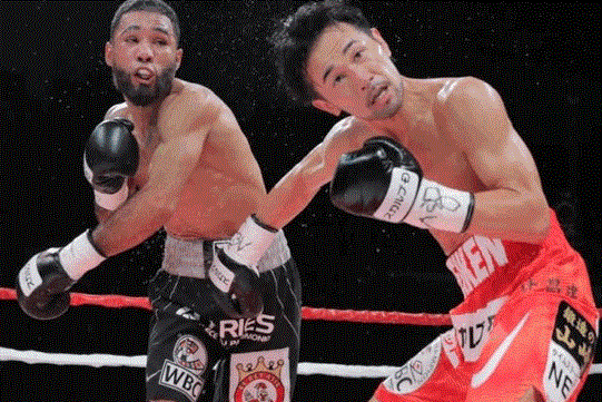 El Pantera Nery, castiga a Yamanaka (Foto Soloboxeo)