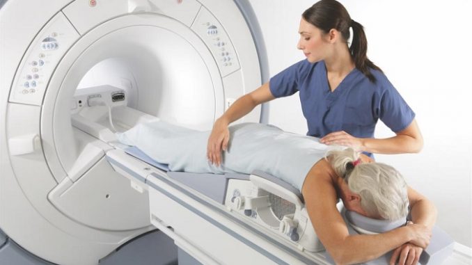 La resonancia magnética para detectar cáncer de mama mejora.