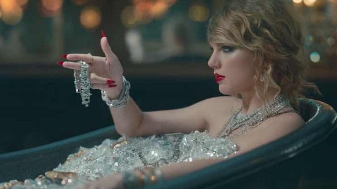 Taylor Swift enLook What You Made Me Do