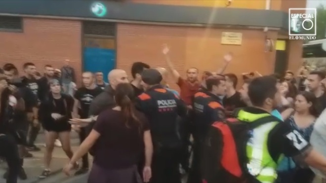 Acoso a policías españoles en Cataluña