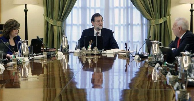 El presidente del Gobierno, Mariano Rajoy en reunión con su gabinete hoy. (EFE)