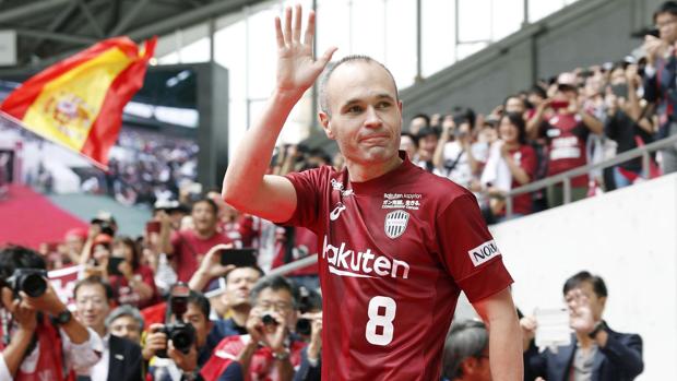 Iniesta presentado en Kobe