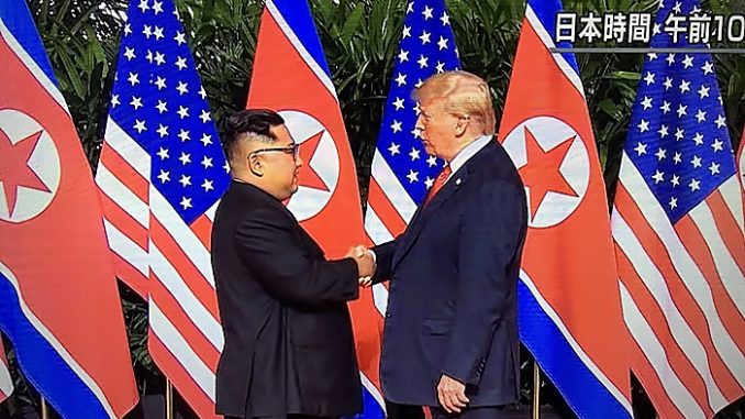Apretón de manos de Kim y Trump