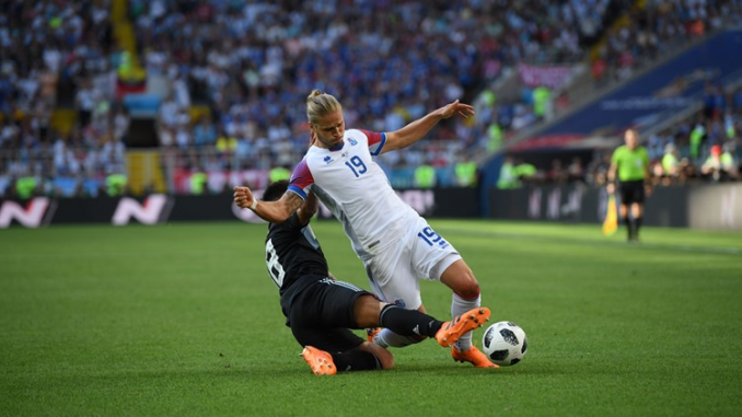 Fuerza y juego táctico en Islandia. (Fifa)