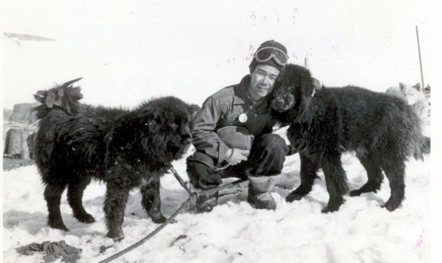 Taro y Jiro con un rescatista