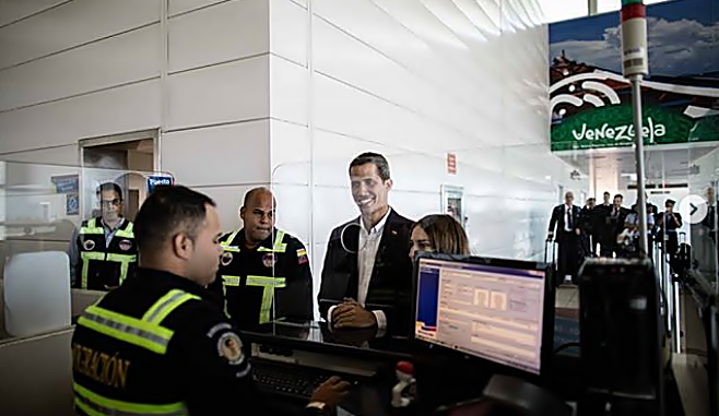 Bienvenido, presidente, le dijeron a Guaidó a su llegada a Venezuela