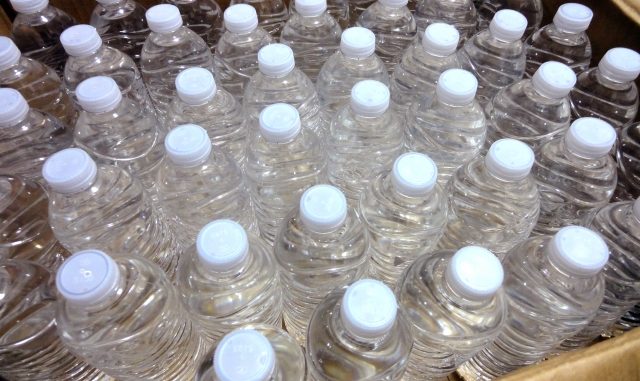 El objetivo es reutilizar el 100 por ciento de las botellas de plástico.