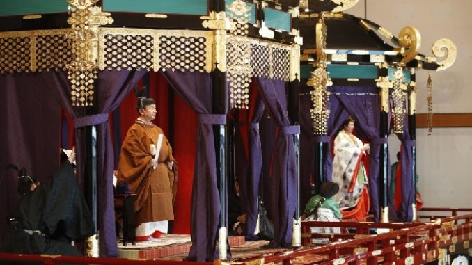 Los emperadores en el Trono