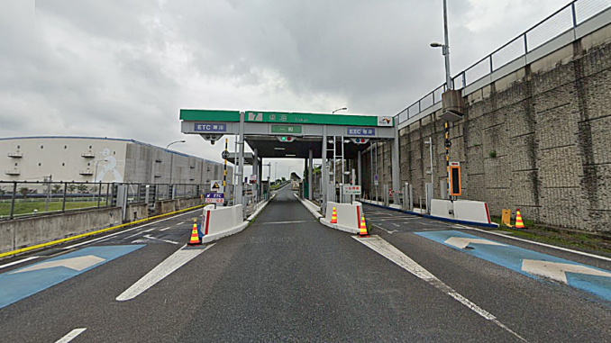Entrada a la autopista en la conexión de Tokai