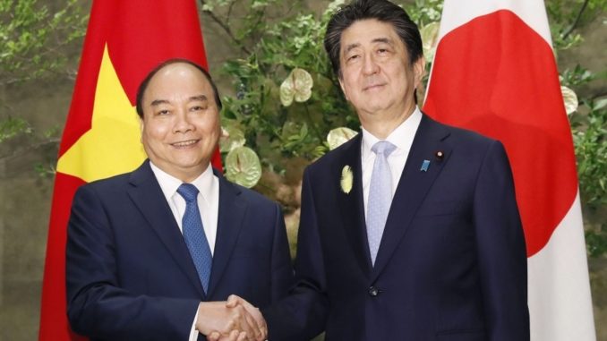 Shinzo Abe - Nguyen Xuan Phuc o Tokyo - 2