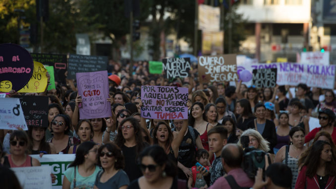 Marcha feminista en España el 8 de marzo. Irresponsabilidad total