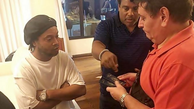 Ronaldinho bajo custodia