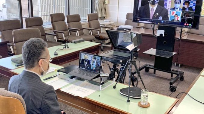 El gobernador de Fukui en la videoconferencia de hoy