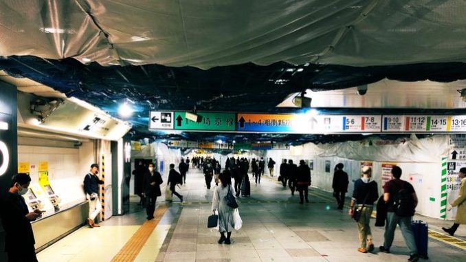 Estacion de Shinjuku, 8 de abril