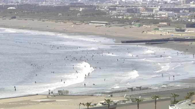Playa de Shonan en el primer fin de semana en estado de emergencia