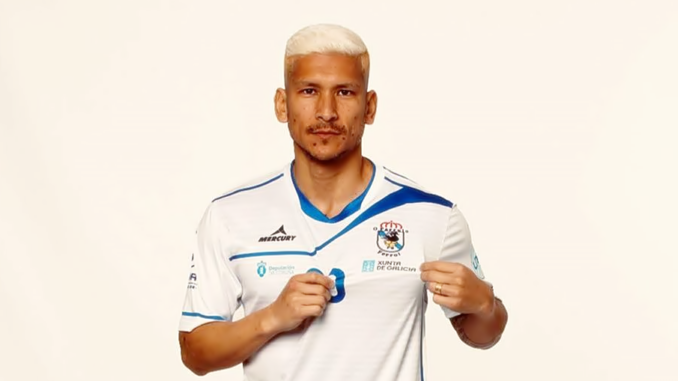 Kaoru Morioka con la camiseta del O Perrulo Ferrol (Facebook)