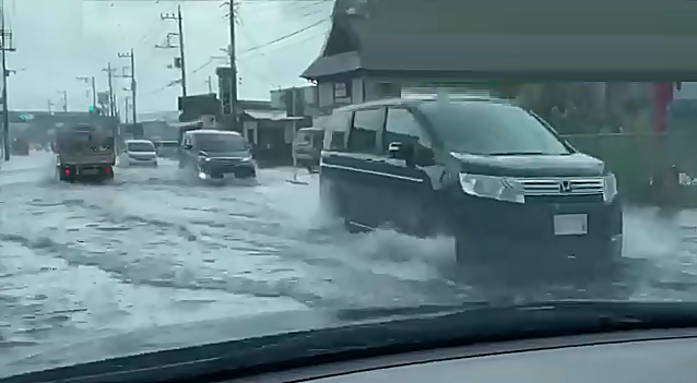 Efectos de las lluvias de esta tarde en Saitama