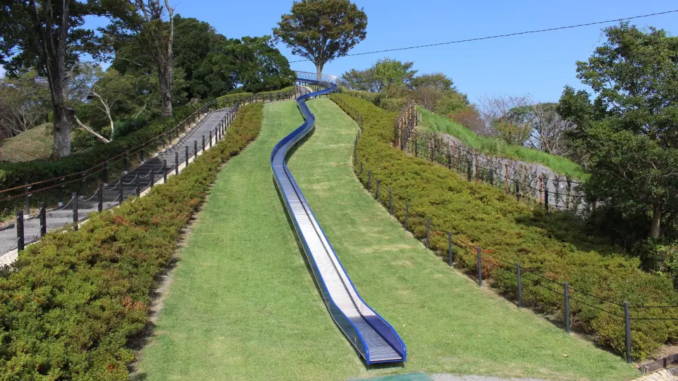 Gran-Tobogan-del-parque-Rengeji-Ike