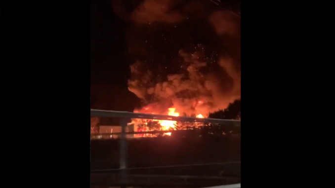 Fuego en la autopista Chugoku en Yamaguchi