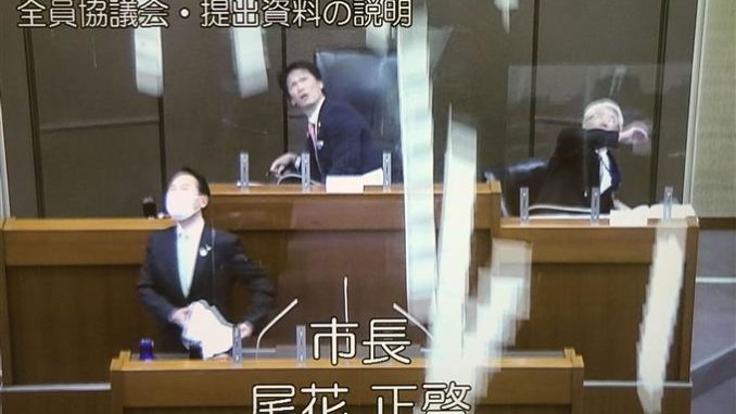 Asamblea Plenaria de Wakayama sorrendida por un sismo 15 de febrero