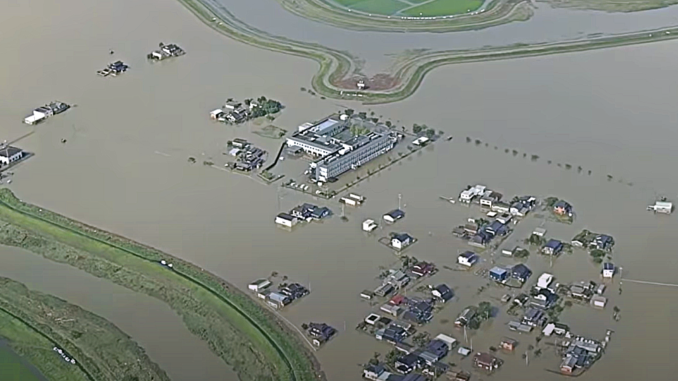 Inundación en Omachi, Saga. En el centro, el hospiral Juntendo