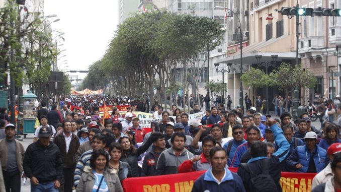 Marcha de maestros en 2017 (Andina)