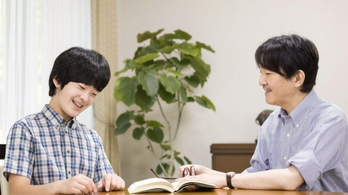 El príncipe Hisahito y su padre Fumihito