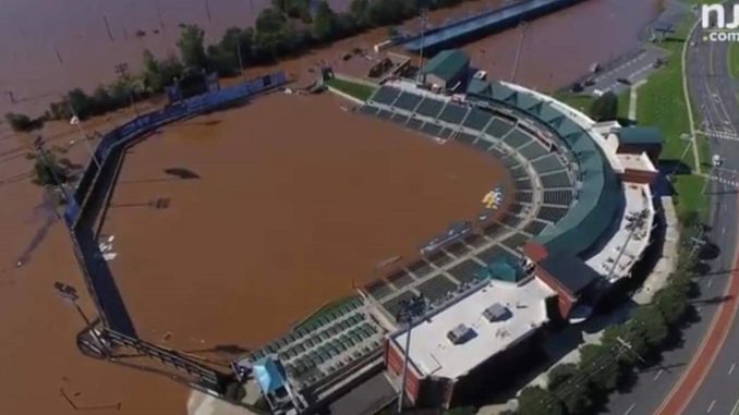 Inundacion del estadio de Somerset Patriots por el huracán Ida