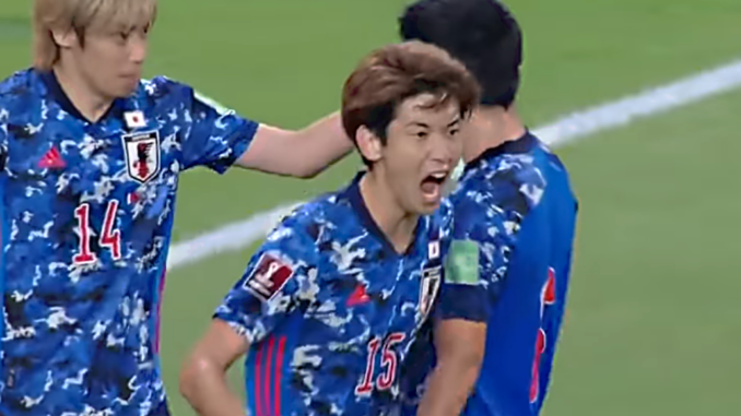 Osako celebra su gol ante China