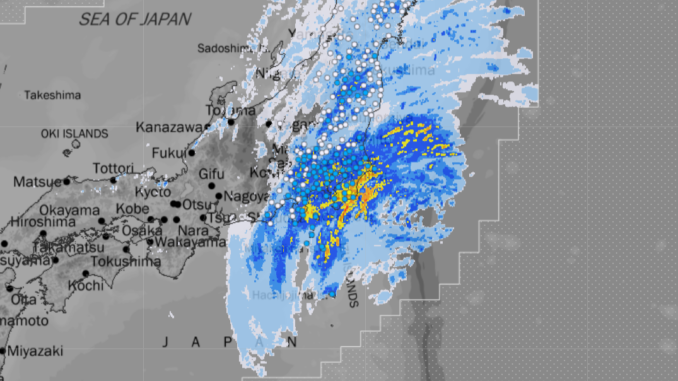 La zona en amarillo muestra las fuertes lluvias que caen ahora en Chiba