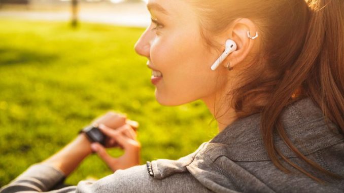 Se podrá recargar el auricular o el reloj inteligente.