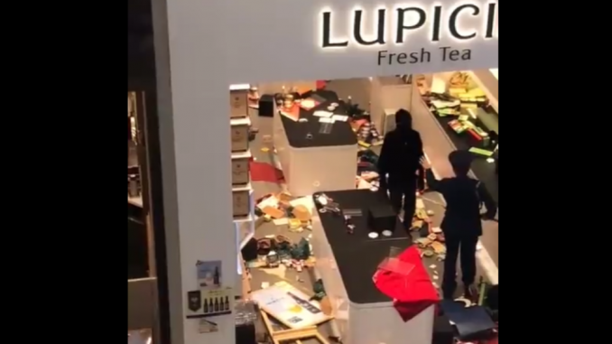 Destrozos en local de Lupicia en Sapporo (twitter)