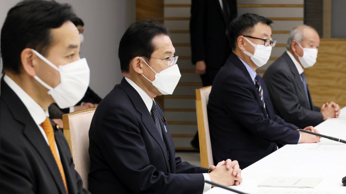 Daishiro Yamagiwa,ministro de Rehabilitacion, primer ministro Fumio Kishida y jefe de gabinete