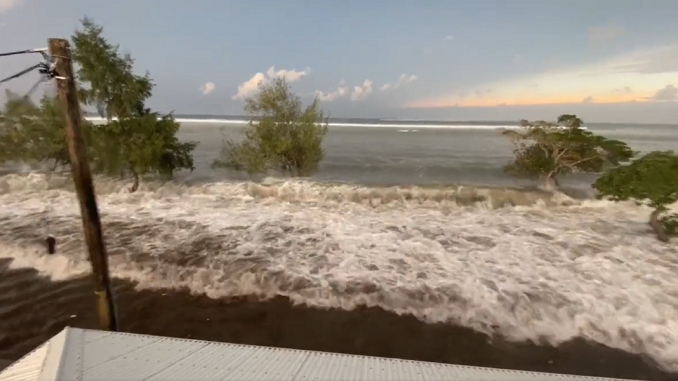 Llegada del tsunami a un punto de Tonga