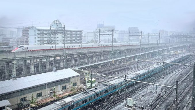 Nieve en el distrito de Kita en Tokio, 6 de enero
