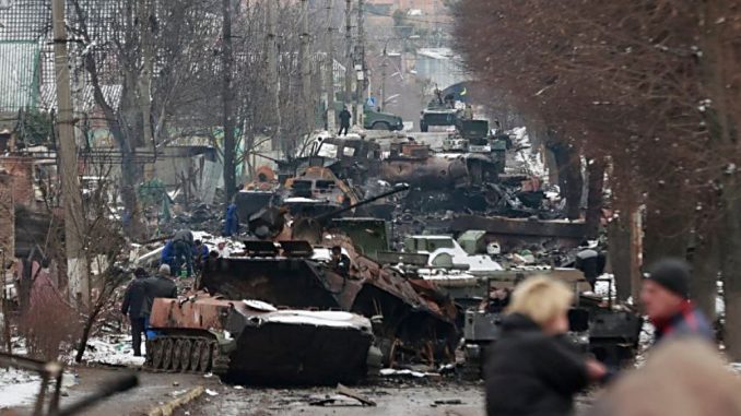 Blindados rusos destruidos en Bucha (Foto Yuri Butusov)