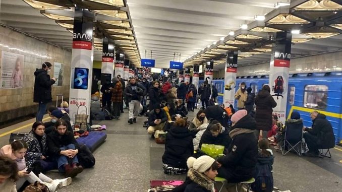 El metro de Kiev, refugio antiaéreo