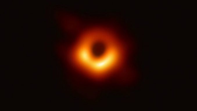 Agujero negro fotografiado por primera vez