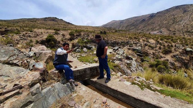 Andrés Malatesta recogiendo testimonios en el documental