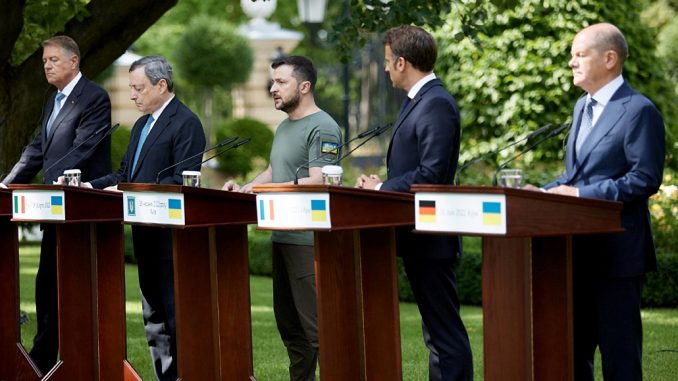 Los líderes de Francia, Alemania, Italia y Rumania con Zelensky.