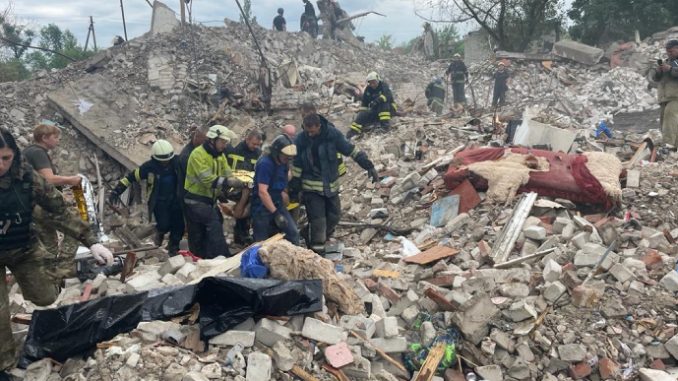 Trabajos de rescate en Chasiv Yar (Servicio Estatal de Emergencia de Ucrania)