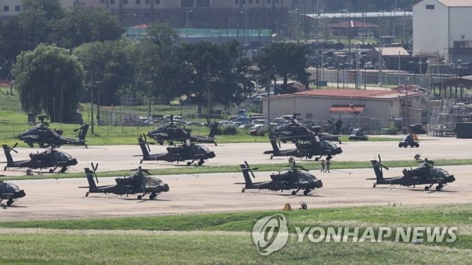 Helicópteros de ataque en la base aérea en Pyeongtaek, a 70 km de Seúl (Yonhap)