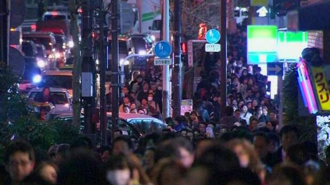 Tokio, marzo de 2021. Miles de personas caminaron hacia sus casas entre 3 y cuatro horas.