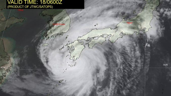 Tifon Nanmadol está sobre Kagoshima (JTWC-2)