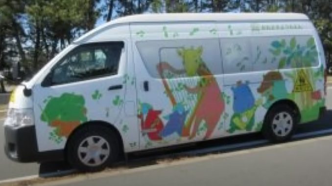 Camioneta donde dejaron a la niña