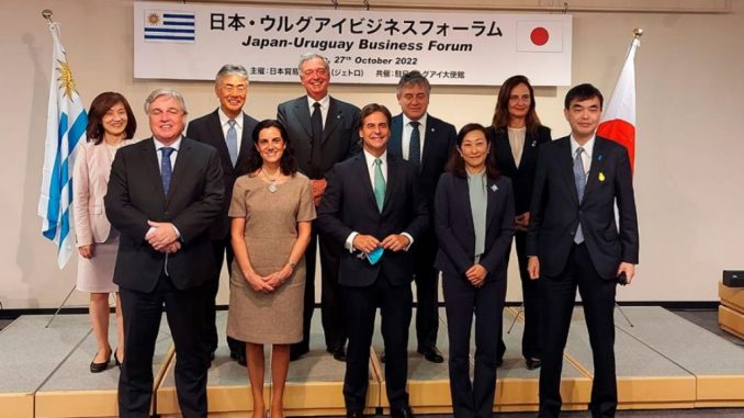 El presidente Luis Lacalle Pou tras el foro de negocios realizado hoy en Tokio.